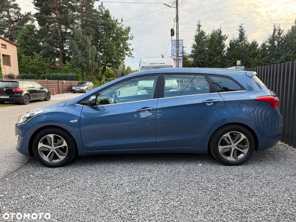 Hyundai i30 blue Kombi 1.4 YES Gold - 9