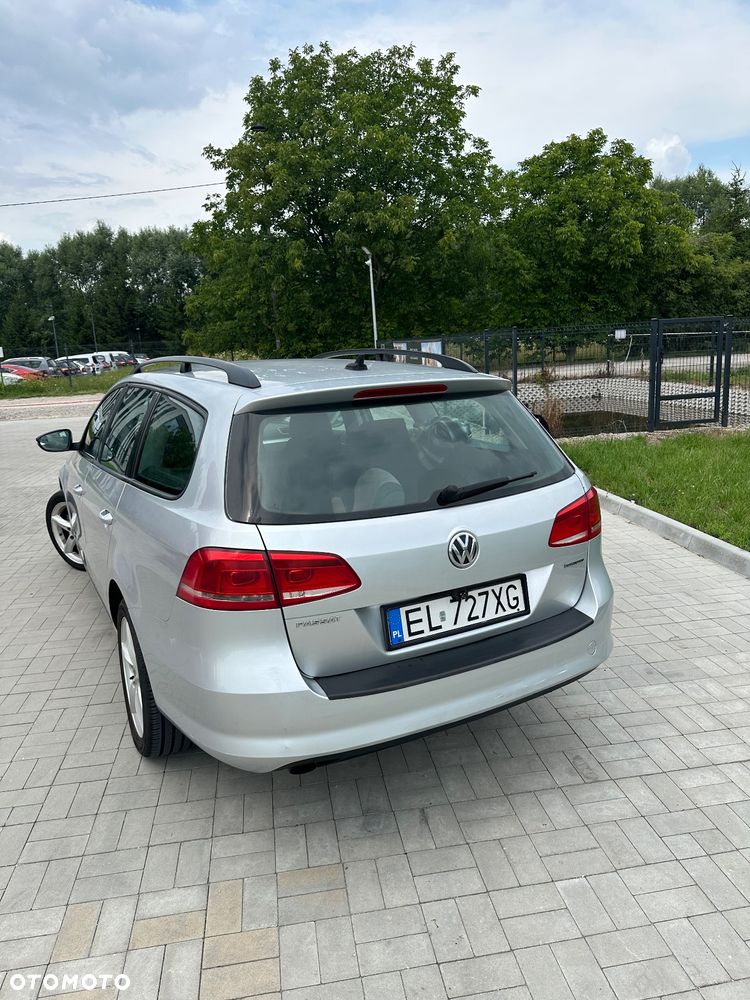 Volkswagen Passat 1.6 TDI DPF BlueMot Comfortline - 23