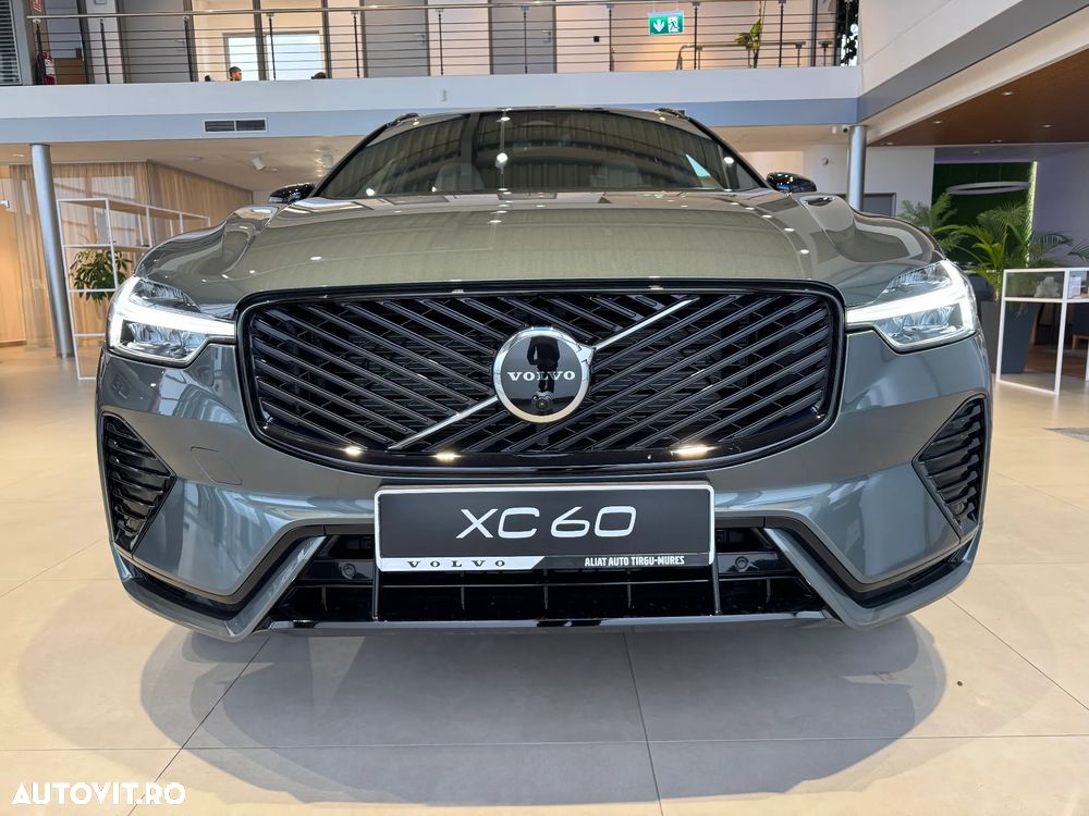 Volvo XC 60 B5 AT AWD MHEV Plus Dark - 2