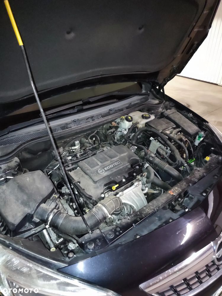 Opel Astra 1.4 T Essentia - 11