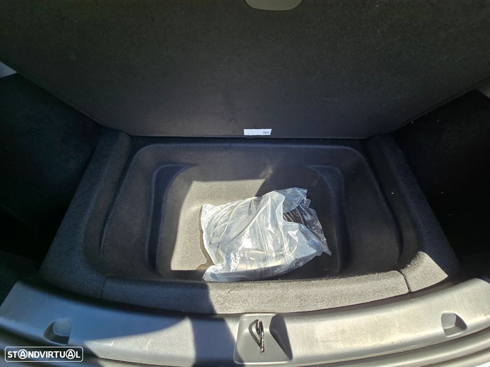 Tesla Model Y Long Range Tração Integral - 14