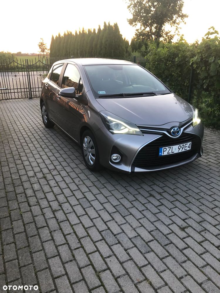 Toyota Yaris Hybrid 100 Selection Passion - 2