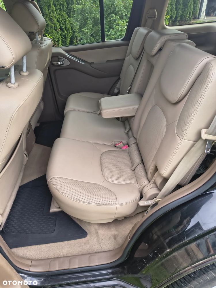 Nissan Pathfinder 2.5 DCi Elegance - 16