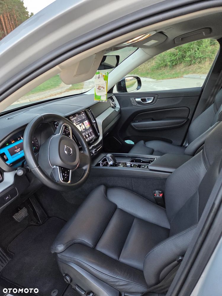 Volvo XC 60 B4 D Plus Dark - 9