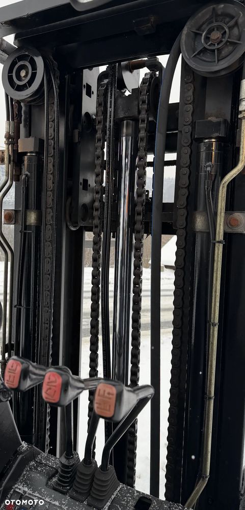 Manitou MI25D Wózek Widłowy 2,5 tony. Posuw Hydrauliczny. Maszt triplex. Wolny skok! Wysokość Podnoszenia 5 metrów. Jak nowy z Salonu. Pochodzi z Norweskiego Gospodarstwa! Aktualne przeglądy DEKRA i serwisy! Opony jak Nowe. Silnik Yanmar. Małe gabarety bardzo zwrotna maszyna! Zero luzów wycieków i zniszczeń. OKAZJA. Pełny ORYGINAŁ! Rok Prod. 2014. Niski przebieg 3300mtg - 29