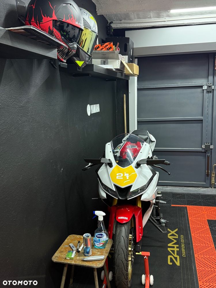 Yamaha YZF - 11