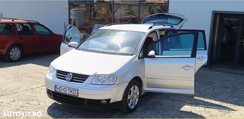 Volkswagen Touran 2.0 TDI DPF Trendline - 23