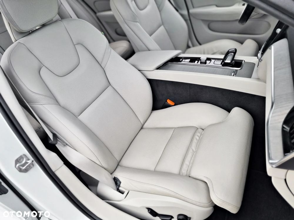 Volvo V60 Cross Country B4 D AWD Geartronic Pro - 24