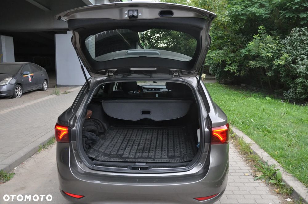 Toyota Avensis 2.0 Prestige MS - 19