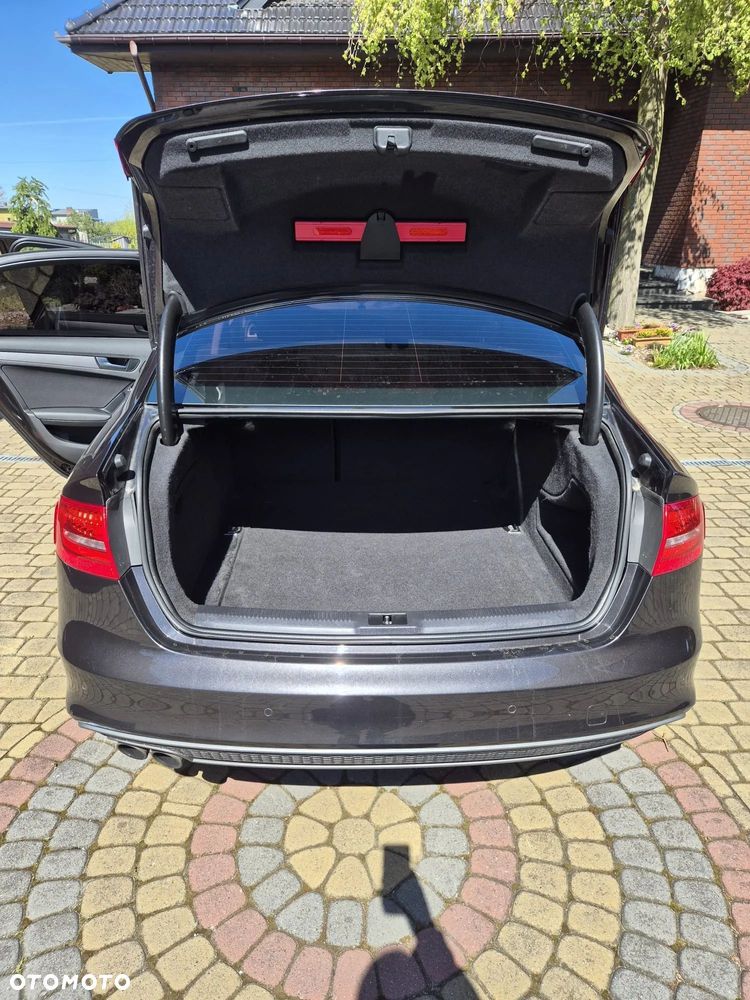 Audi A4 Limousine - 8