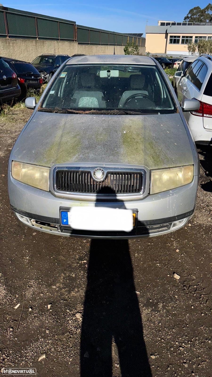 Skoda Fabia gasolina de 2001 para peças - 1