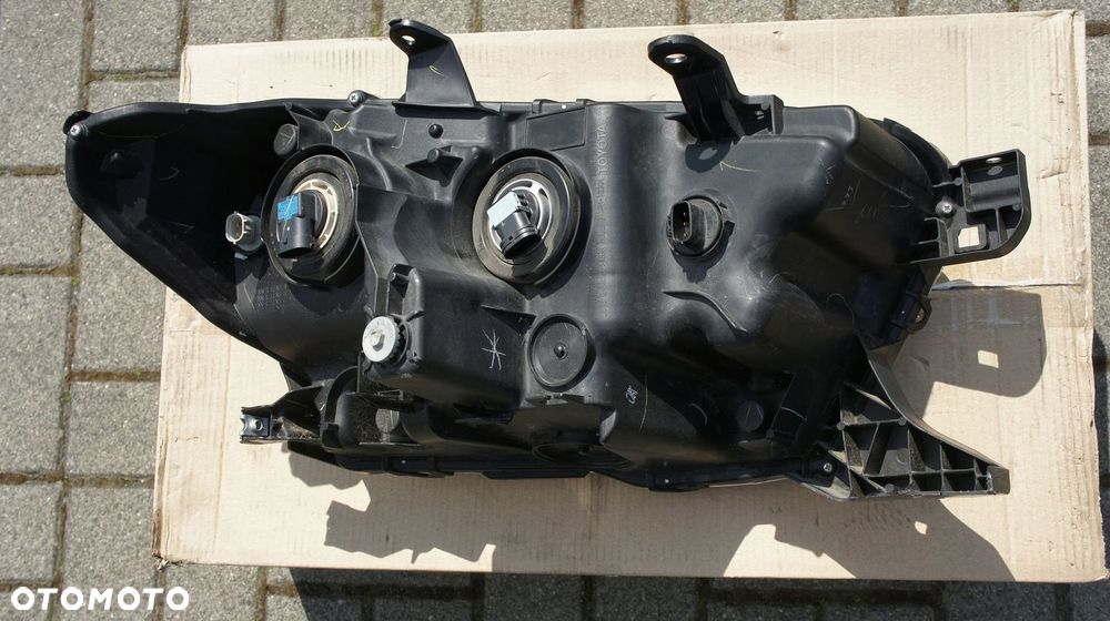 PRZEDNIA LEWA LAMPA TOYOTA TACOMA N300 - 9