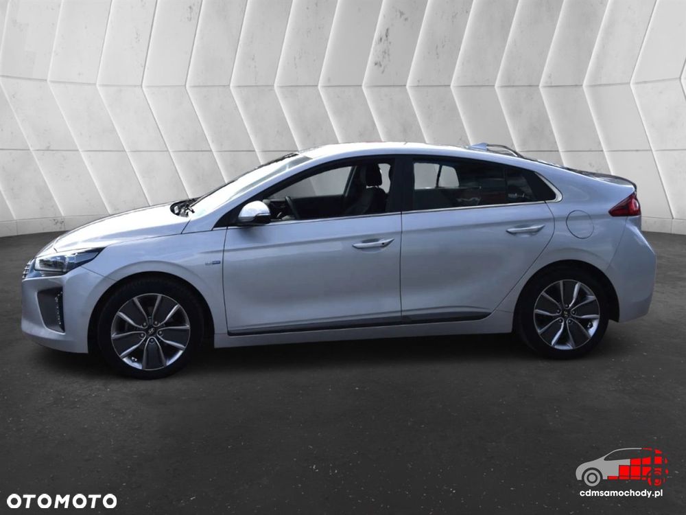 Hyundai IONIQ - 7