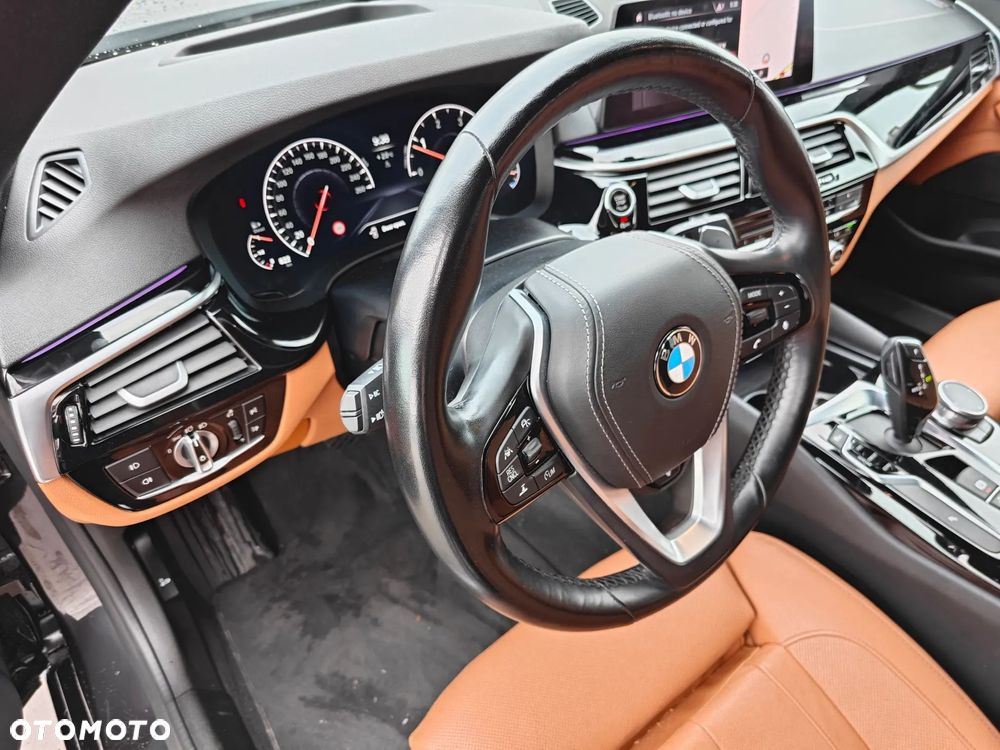 BMW Seria 5 520d xDrive Sport Line - 9