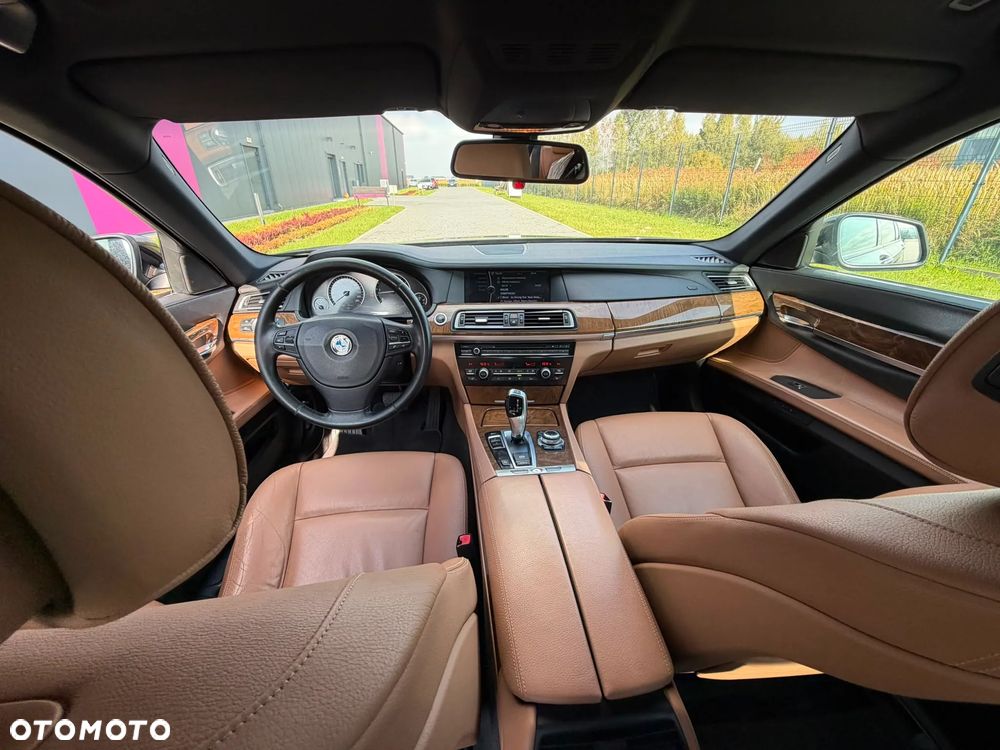 BMW Seria 7 - 27
