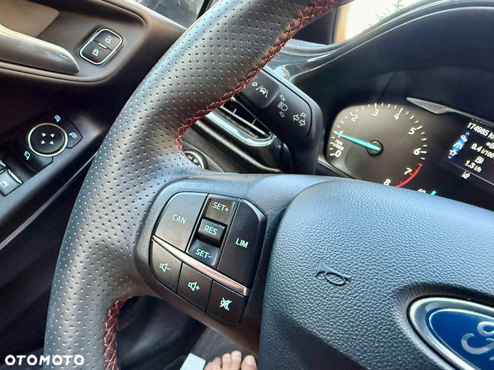 Ford Fiesta 1.0 EcoBoost S&S ST-LINE - 25