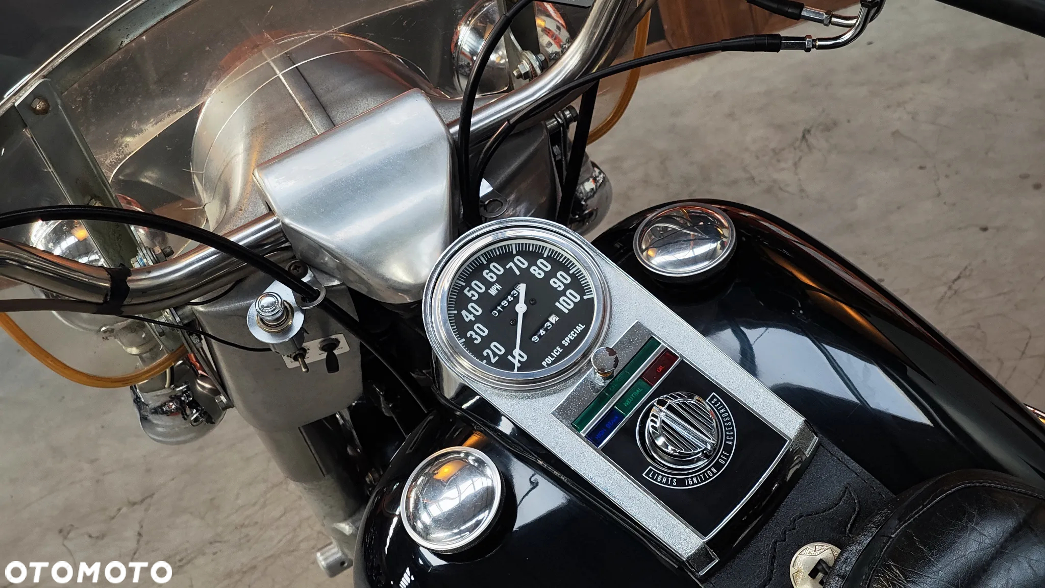 Harley-Davidson FLH Electra Glide - 12