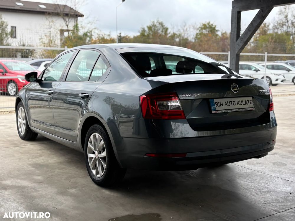 Skoda Octavia 1.6 TDI DSG Ambition - 6