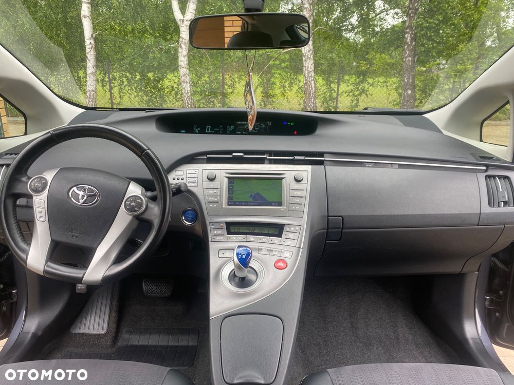 Toyota Prius (Hybrid) Executive - 5