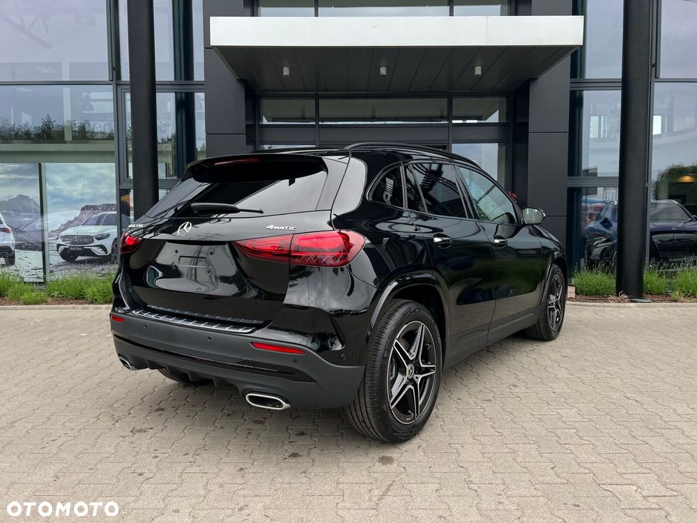 Mercedes-Benz GLA - 18