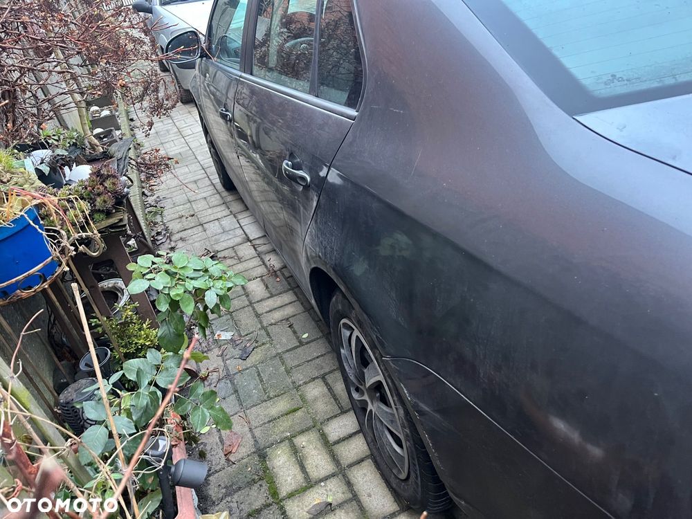 Volkswagen Jetta 1.6 FSI Comfortline - 4