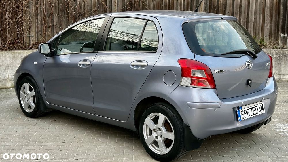 Toyota Yaris 1.33 VVT-i Executive - 3