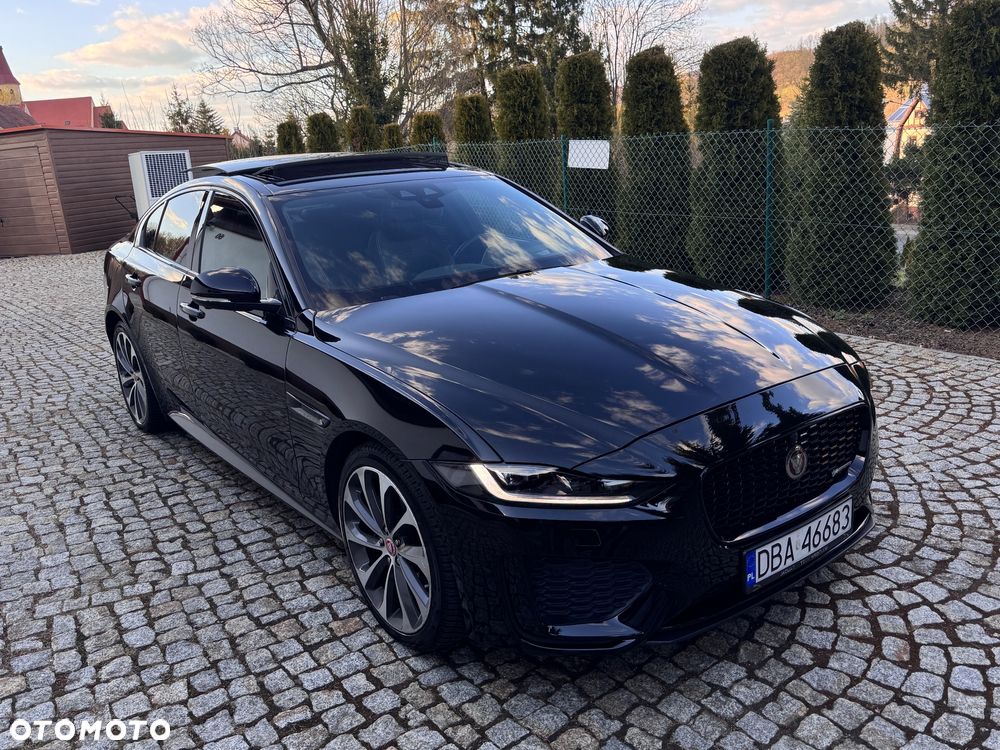 Jaguar XE 2.0 D180 AWD R-Dynamic HSE - 1