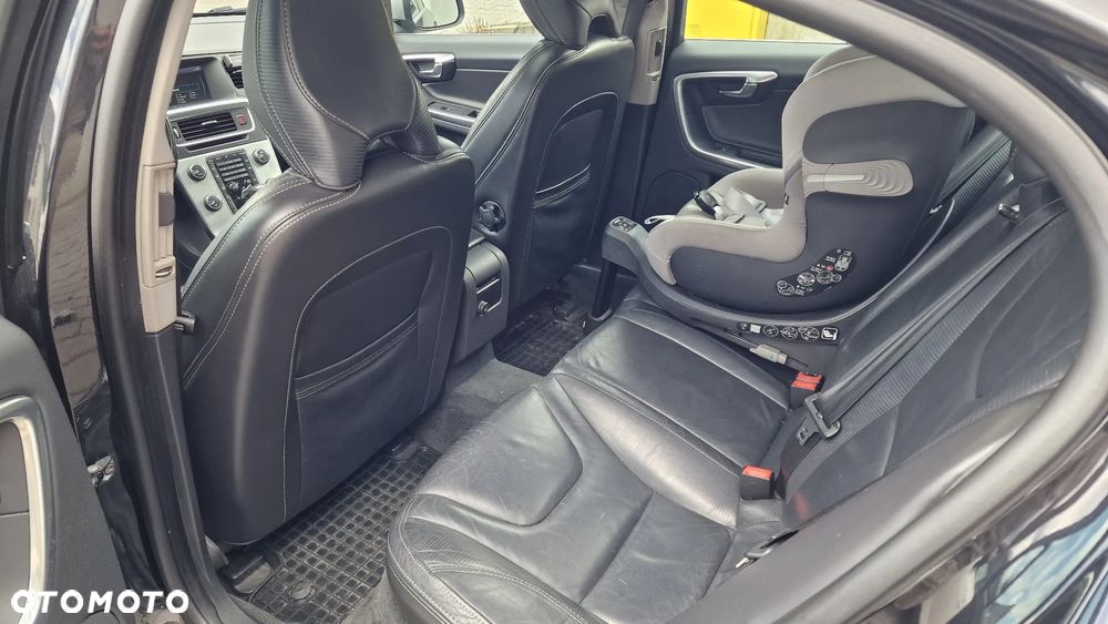 Volvo S60 D5 AWD R-Design - 9