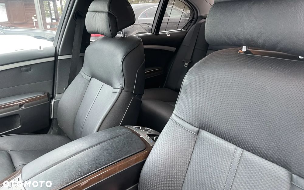 BMW Seria 7 745i - 5