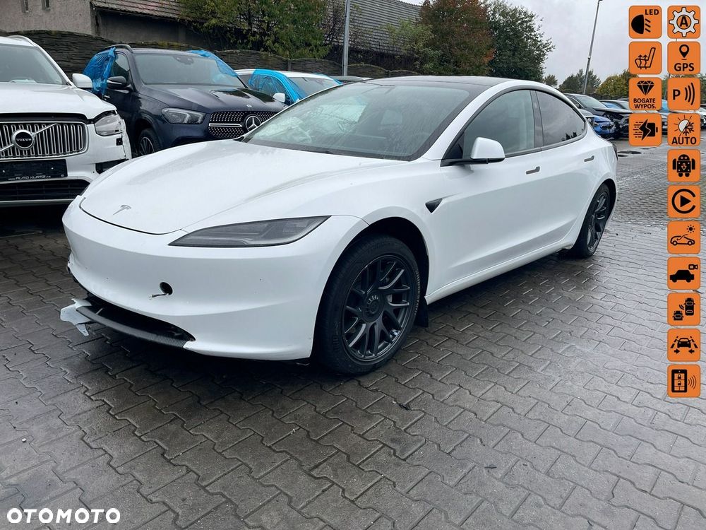 Tesla Model 3 - 1