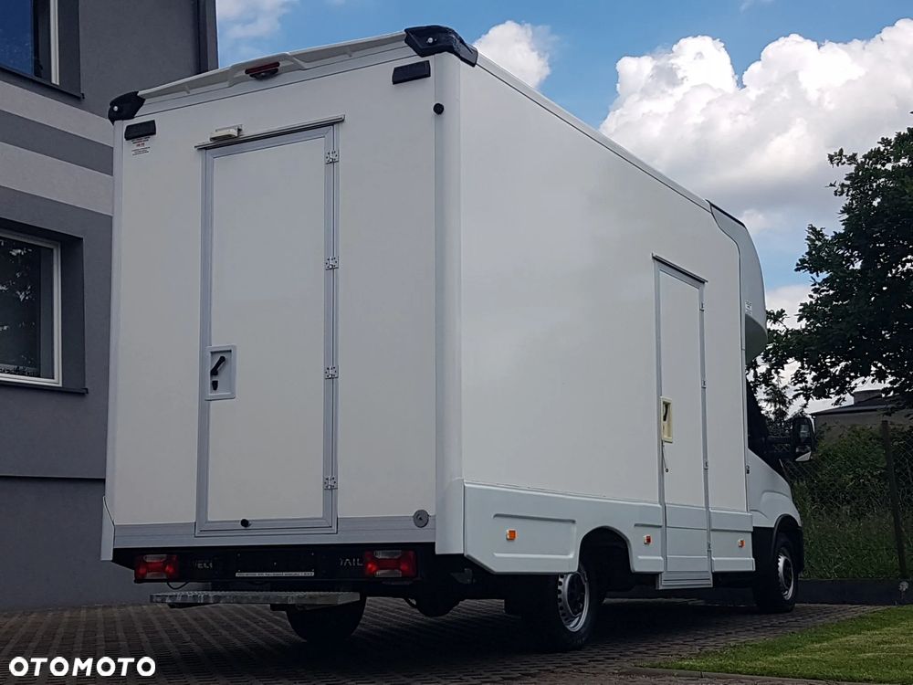 Iveco DAILY KONTENER NISKOPODŁOGOWY 4,44x2,23x2,43 SKLEP FOODTRUCK BAR KLIMA KONIOWÓZ KAMPER - 29