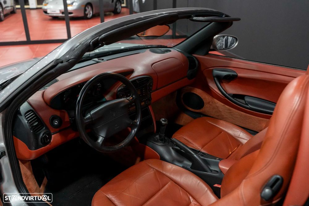 Porsche Boxster 2.5 - 18