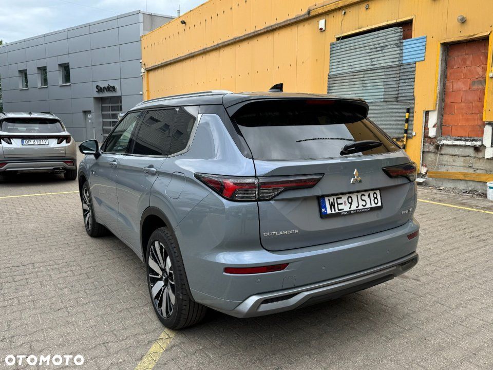 Mitsubishi Outlander - 3