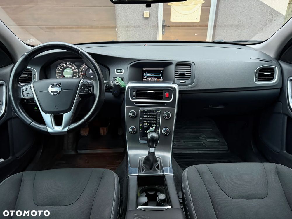 Volvo V60 T3 Momentum - 13