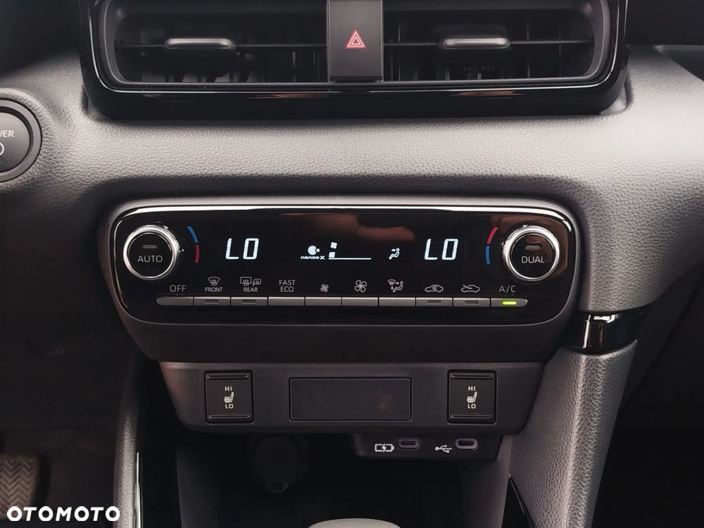 Toyota Yaris Hybrid 1.5 Executive - 12