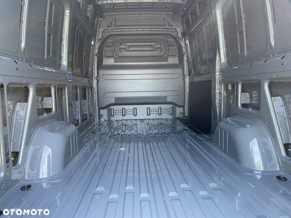 Mercedes-Benz Sprinter - 5