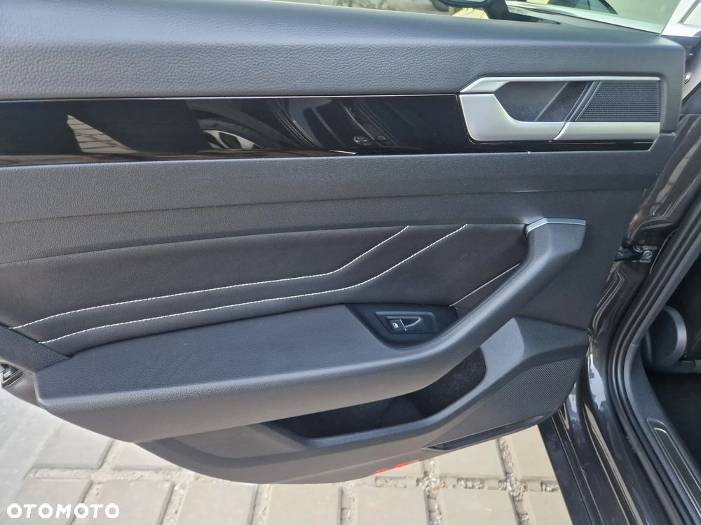 Volkswagen Arteon 2.0 TDI SCR 4Motion DSG R-Line - 26