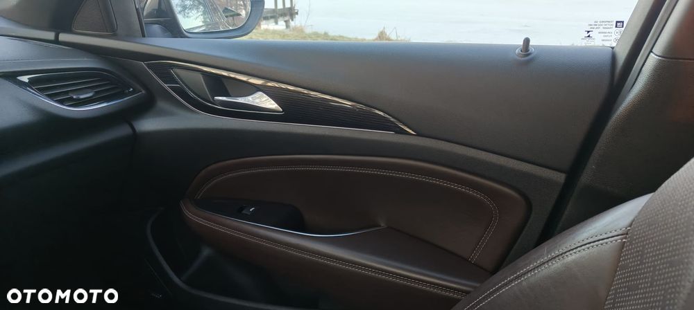 Opel Insignia 2.0 T 4x4 Exclusive S&S - 27