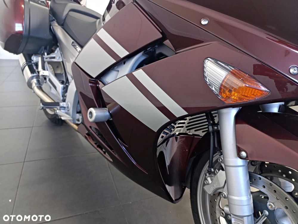 Yamaha FJR - 21