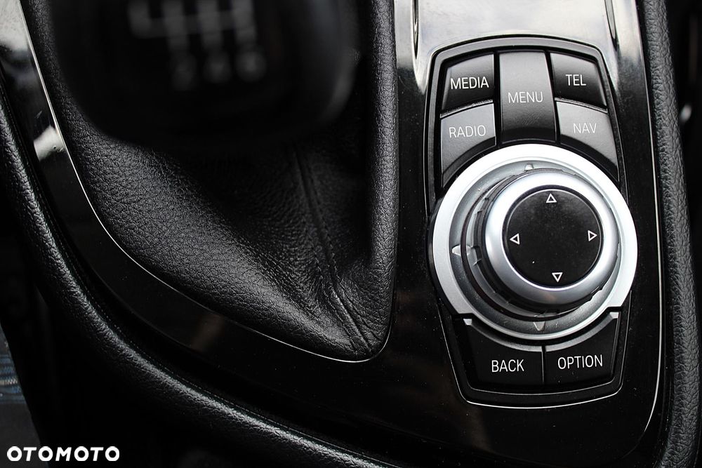 BMW Seria 2 216d - 21