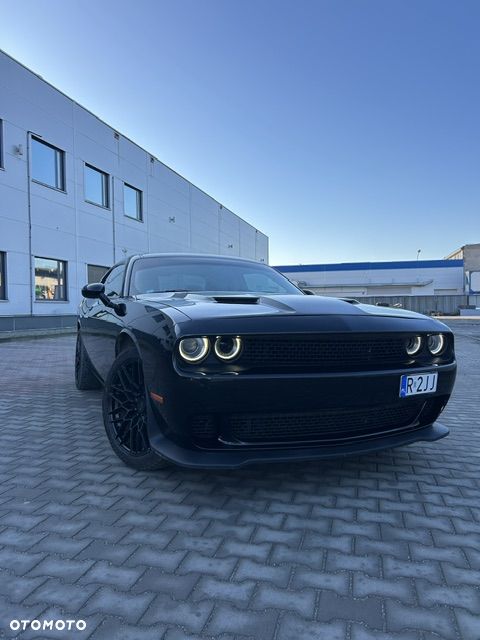 Dodge Challenger - 1