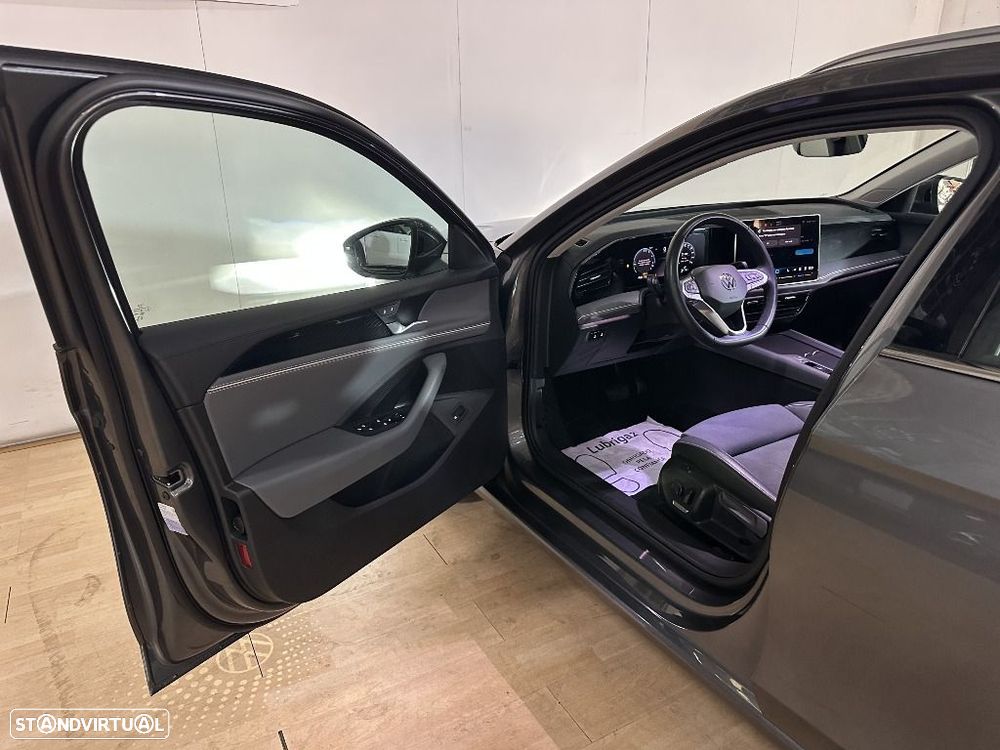 VW Passat Variant - 11