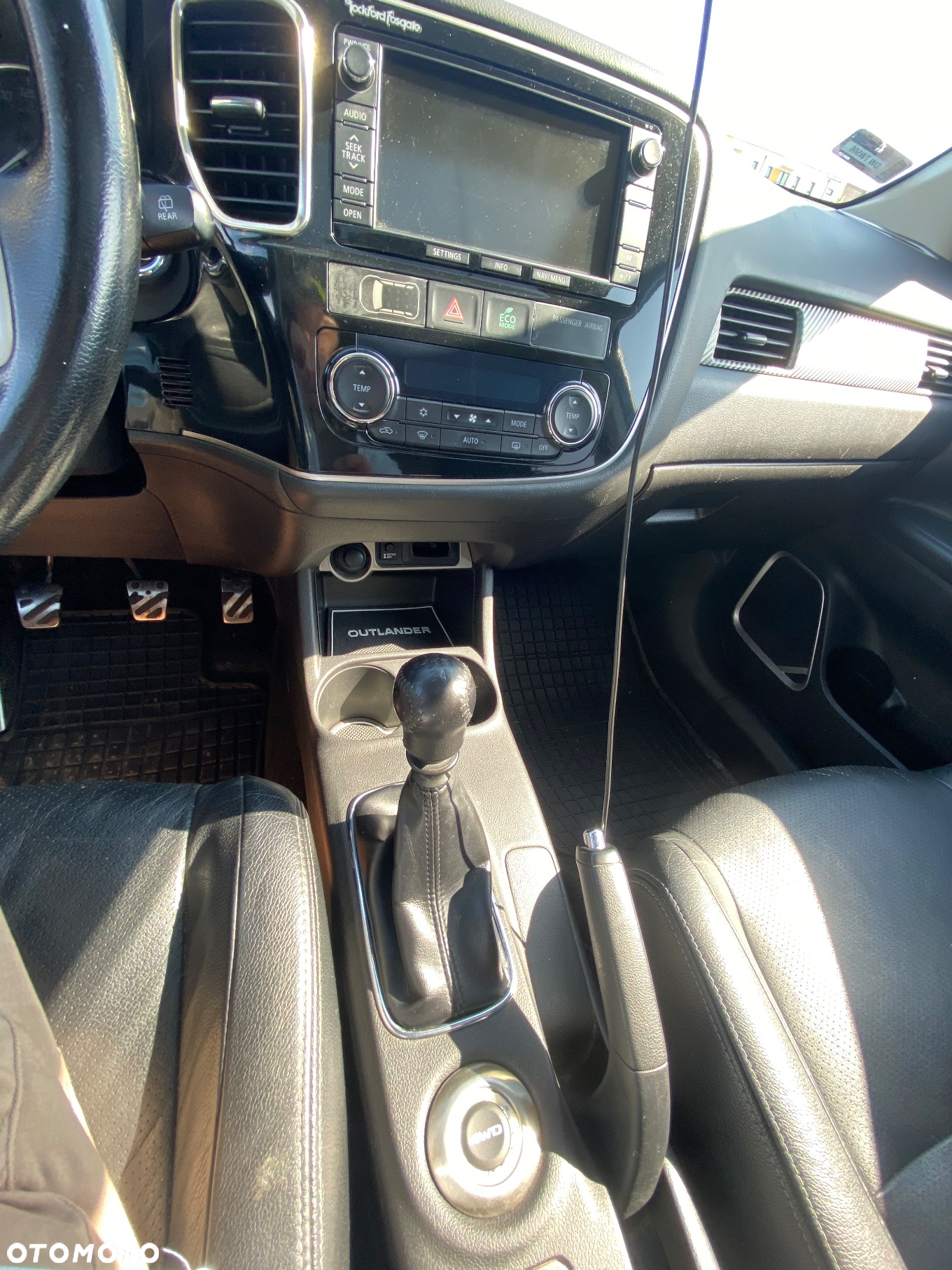 Mitsubishi Outlander 2.2 DID Instyle Navi - 13
