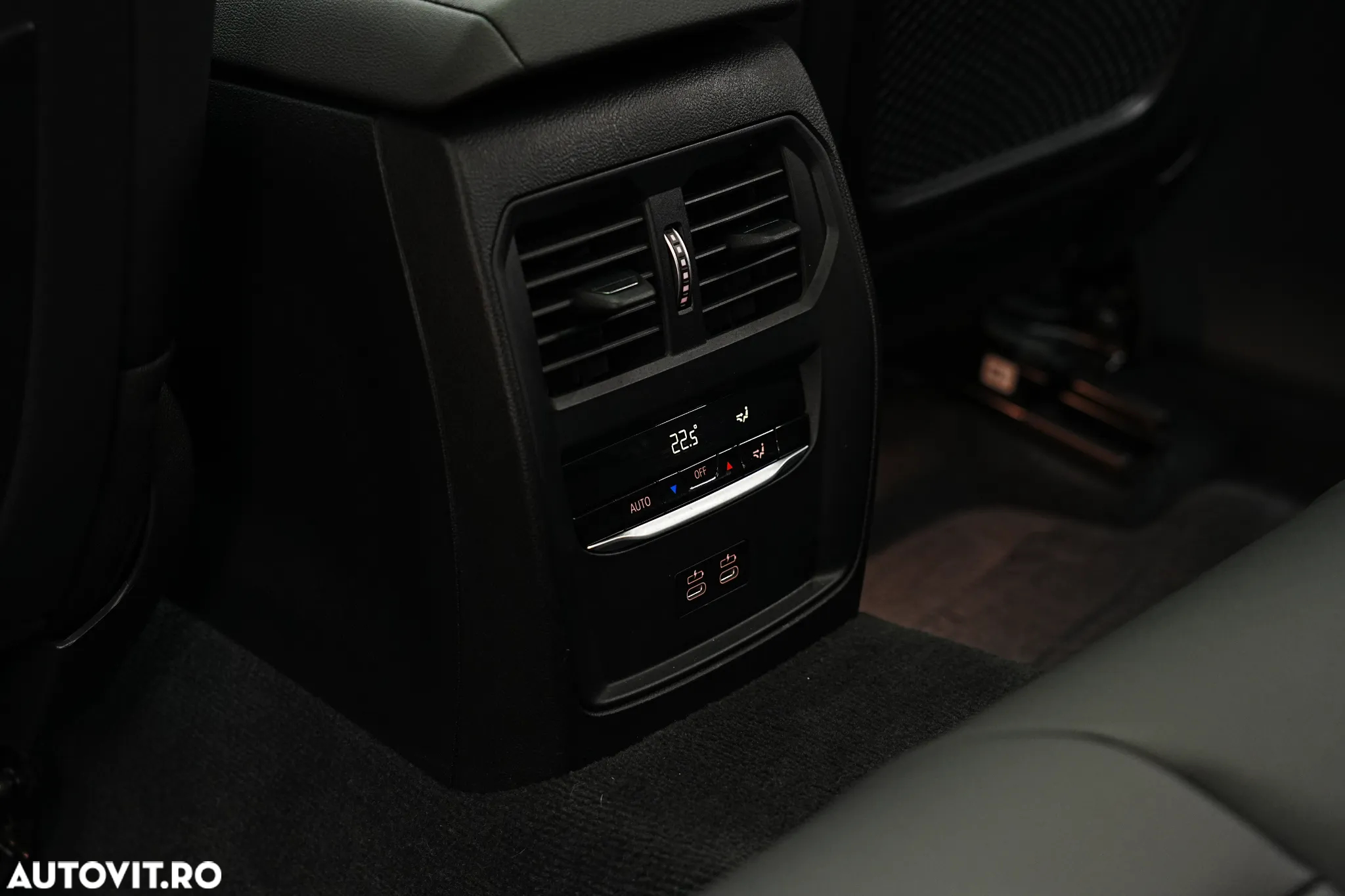 BMW Seria 3 318i Aut. Sport Line - 40