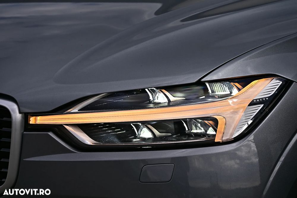 Volvo XC 60 D5 AWD R-Design - 26