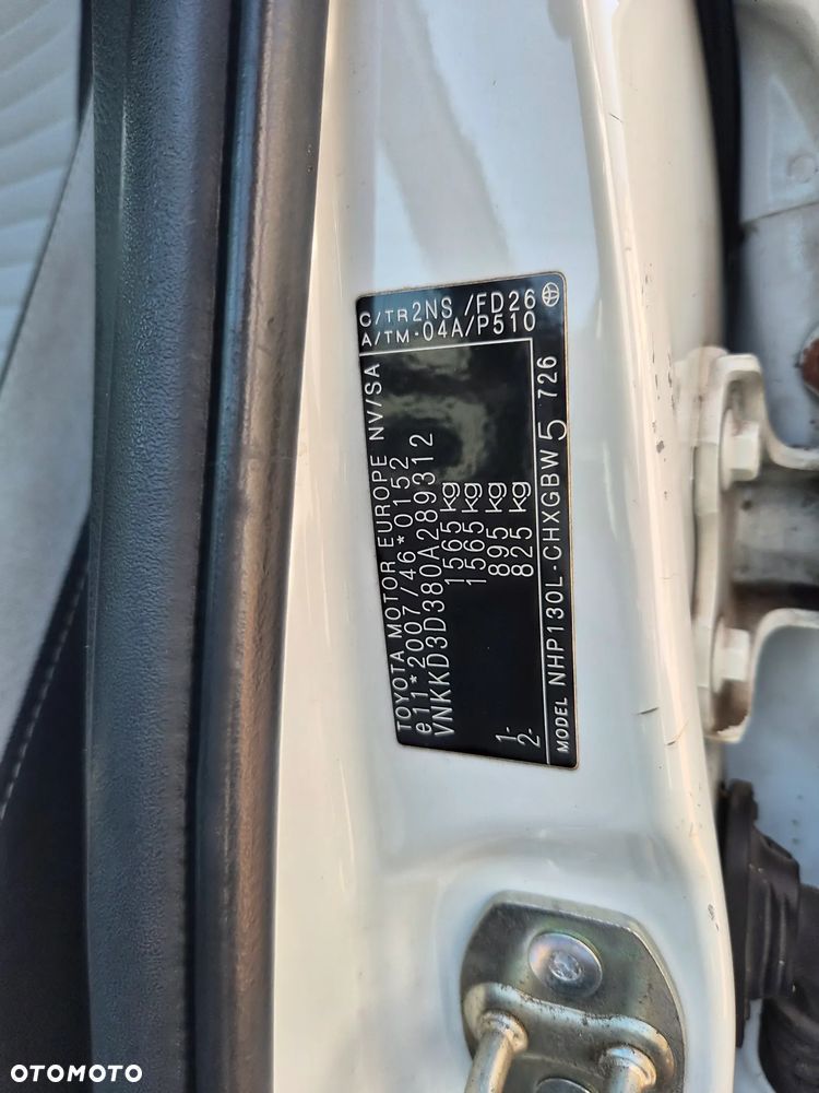 Toyota Yaris Hybrid 100 Selection - 11