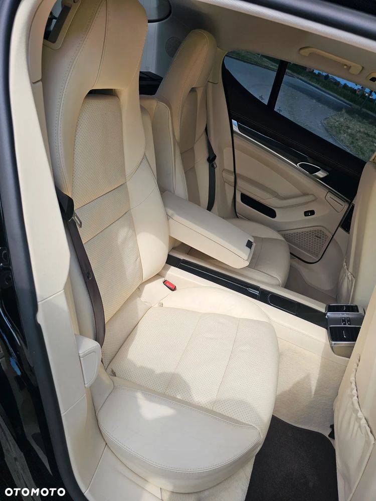 Porsche Panamera 4S PDK - 12