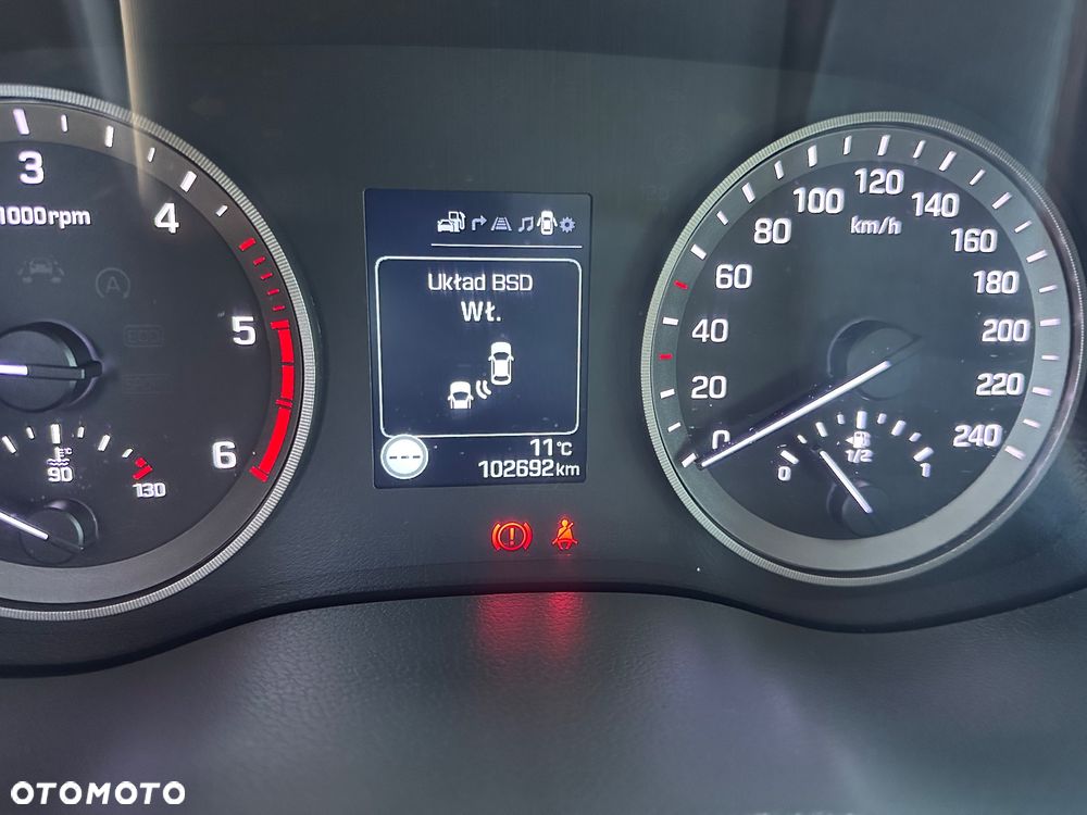 Hyundai Tucson blue 1.7 CRDi 2WD Intro Edition - 14