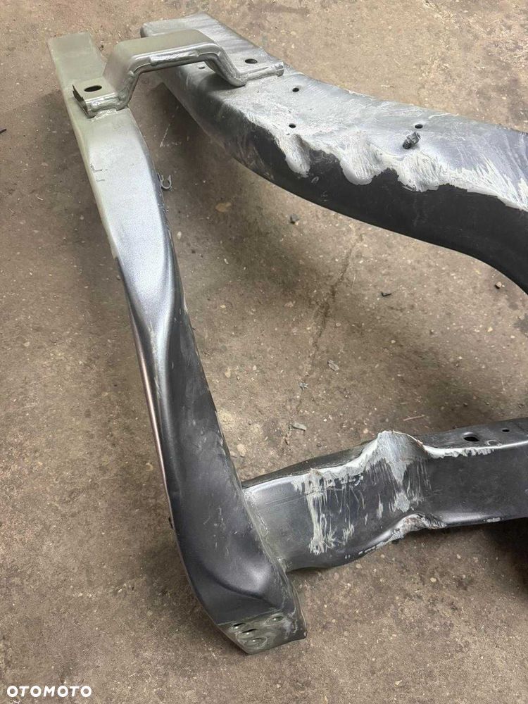 Uchwyt poduszki kabiny Dodge Ram po 2018 roku - 1