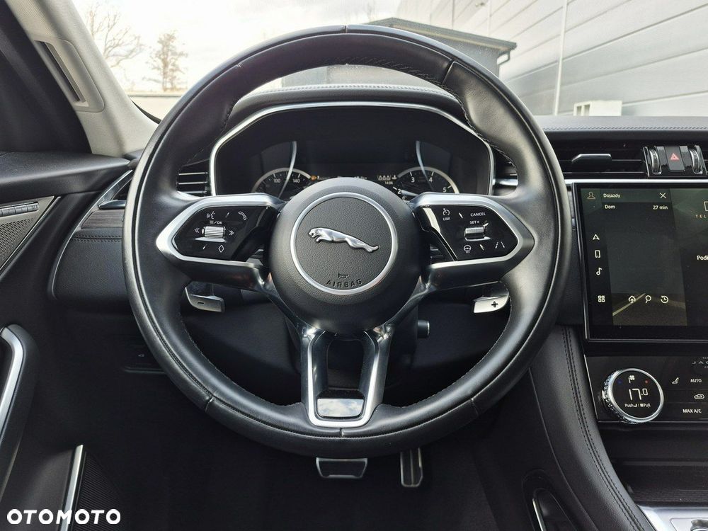 Jaguar F-Pace P250 AWD SE - 28